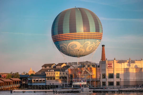 Orlando Florida November 2019 Luchtballon Kleurrijke Vintage Gebouwen Lake Buena — Stockfoto