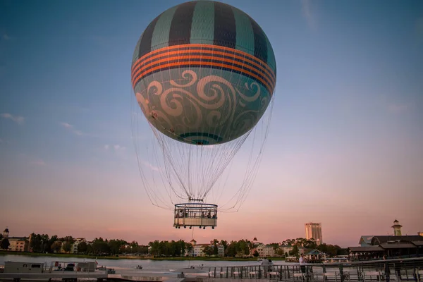 Orlando Florida November 2019 Air Balloon Ascending Sunset Background Lake — ストック写真