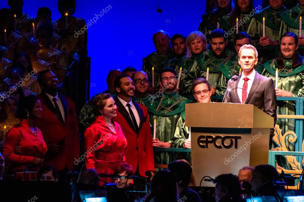 Orlando, Florida. 03 de diciembre de 2019. Neil Patrick Harris cuenta la conmovedora historia de la Navidad, acompañado por la orquesta y el coro celestial en Candlelight Narrators en Epcot 35 2023 Orlando, Florida. 03 de diciembre de 2019. Neil Patrick Harris cuenta la conmovedora historia de la Navidad, acompañado por la orquesta y el coro celestial en Candlelight Narrators en Epcot 35 2023