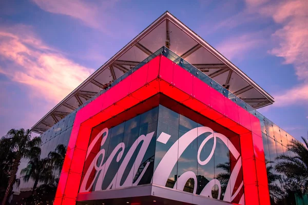 Orlando Florydzie Listopada 2019 Widok Góry Coca Cola Builiding Jeziorze — Zdjęcie stockowe