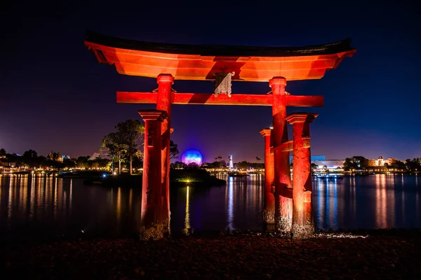 Orlando Florida Noviembre 2019 Arco Japón Sobre Fondo Azul Nocturno — Foto de Stock