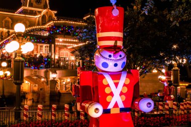Orlando, Florida. Aralık 05, 2019. Sihirli Krallık 'ta Noel sezonunda fındıkkıran (62))