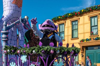 Orlando, Florida. 7 Aralık 2019. Seaworld 'deki Susam Sokağı Noel Geçidi' nde Kont Von Count (91)).