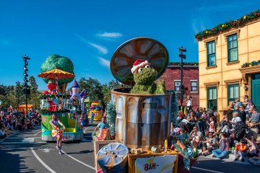 Orlando, Florida. 7 Aralık 2019. Seaworld 'deki Susam Sokağı Noel Geçidi' nde (31.)