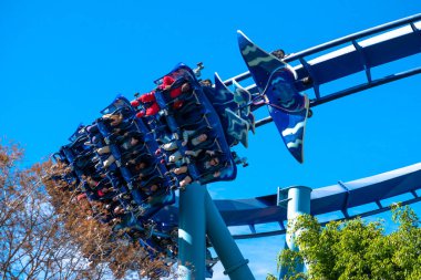 Orlando, Florida. 7 Aralık 2019. İnsanlar Seaworld 'de Manta Ray rollercoaster (166) eğleniyor).