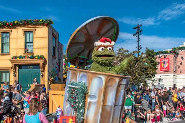 Orlando Florida December 2019 Oscar Grouch Sesamstraat Kerst Parade Bij — Stockfoto