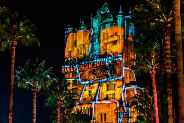 Orlando Florida November 2019 Farbenfrohe Projektionen Auf Das Hollywood Tower — Stockfoto