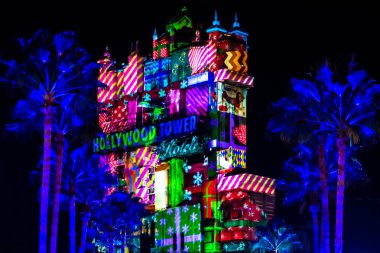 Orlando, Florida. Hollywood Stüdyoları 'ndaki Hollywood Tower Hotel' de 27 Kasım 2019 Renkli tahminler)