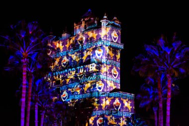 Orlando, Florida. Hollywood Stüdyoları 'ndaki Hollywood Tower Hotel' de 27 Kasım 2019 Renkli tahminler (309).