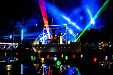 Orlando, Florida. 27 Kasım 2019. Hollywood Stüdyolarında Echo Gölü 'nde Noel süslemesi (614)