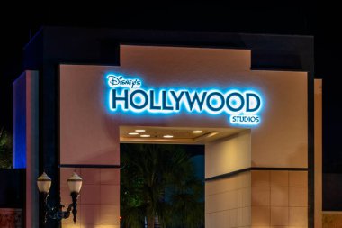Orlando, Florida. 27 Kasım 2019. Aydınlatılmış Hollywood Stüdyolarının Walt Disney Dünyası 'ndaki en üst görünümü (3)).