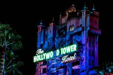 Orlando, Florida. 27 Kasım 2019. Hollywood Stüdyolarındaki Hollywood Kulesi Oteli 'nin en iyi manzarası (12)).