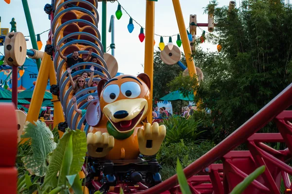 Orlando Florida November 2019 People Enjoying Slinky Dog Dash Rollercoaster — Stock Photo, Image