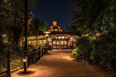 Orlando, Florida. 16 Aralık 2019. Starbucks Hayvan Krallığında Kahve (123)