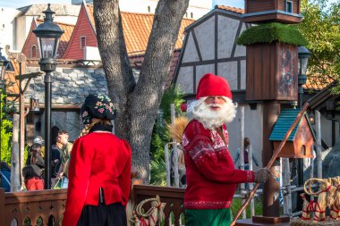 Orlando, Florida. 18 Aralık 2019. Noel Baba ve Bayan Noel Baba Epcot 'ta (51).
