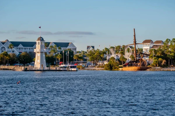 奥兰多 佛罗里达 12月18日 2019年 Buena Vista湖地区的灯塔和五彩斑斓的度假村 20个 — 图库照片