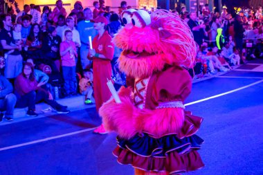 Orlando, Florida. 21 Aralık 2019. Seaworld 'deki Susam Sokağı Noel Geçidi' nde Zoe (51)