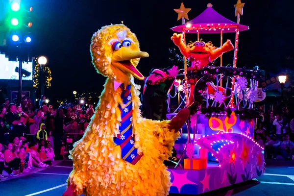 Orlando Florida Diciembre 2019 Big Bird Zoe Plaza Sésamo Desfile — Foto de Stock