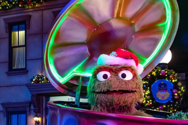 Orlando Florida December 2019 Oscar Grouch Sesame Street Christmas Parade — 스톡 사진