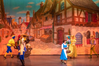 Orlando, Florida. 3 Ocak 2020, Hollywood Stüdyolarında Güzel ve Çirkin Canlı)