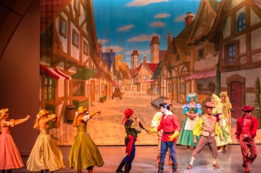 Orlando, Florida. 3 Ocak 2020, Hollywood Stüdyolarında Güzel ve Çirkin Canlı).