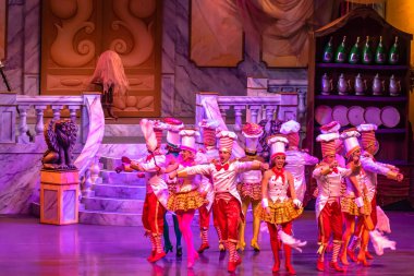 Orlando, Florida. 3 Ocak 2020, Hollywood Stüdyolarında Güzel ve Çirkin Canlı (139))