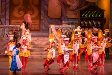 Orlando, Florida. 3 Ocak 2020, Hollywood Stüdyoları 'nda Güzel ve Çirkin Canlı).