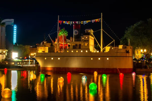 Orlando Florida January 2020 Vintage Ship Colorful Balls Lake Hollywood — Stock Photo, Image