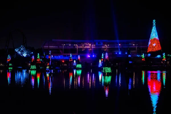 奥兰多 佛罗里达 2019年12月27日 灯火通明 五彩斑斓的圣诞树海与世界海滨体育场的局部景观96 — 图库照片