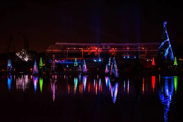 奥兰多 佛罗里达 2019年12月27日 明亮多彩的圣诞树海与世界海滨体育场的局部景观34 — 图库照片