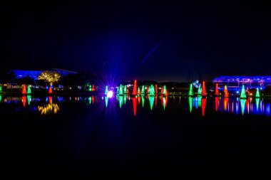 Orlando, Florida. 30 Aralık 2019. Seaworld 11 'de aydınlatılmış Noel ağaçları