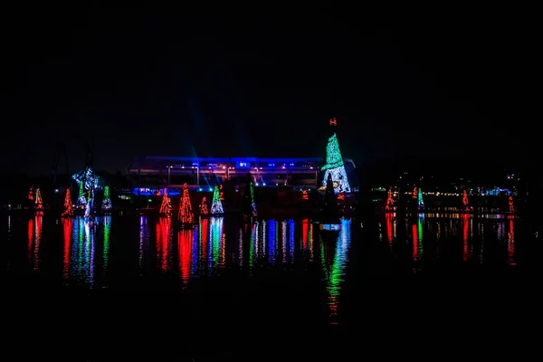 奥兰多 佛罗里达 2019年12月30日 明亮多彩的圣诞树海和西雅图海湾体育场的部分景观 — 图库照片