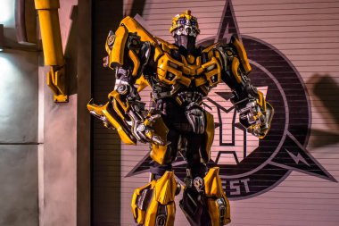 Orlando, Florida. 29 Şubat 2020. Universal Stüdyoları 1 'deki Bumblebee Transformer' ın üst görüntüsü