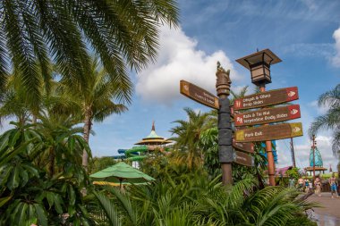 Orlando, Florida. 10 Mart 2020. Universal Stüdyoları bölgesindeki Volcano Körfezi 'nde çekim işareti