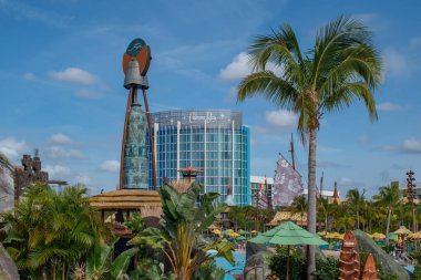 Orlando, Florida. 10 Mart 2020. Universal Stüdyoları 2 'deki Volcano Körfezi Parkı' ndan Cabana Bay Hotel 'in kısmi görüntüsü