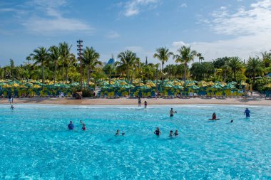 Orlando, Florida. 10 Mart 2020. Universal Stüdyoları 'ndaki Volcano Körfezi' ndeki Waturi Sahili ve Cabana Körfezi Oteli 'nin kısmi görüntüsü.