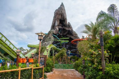 Orlando, Florida. 10 Mart 2020. Universal Stüdyoları 2 'deki Volcano Körfezi' ndeki Krakatau Su Altlığı 'nın en iyi manzarası..