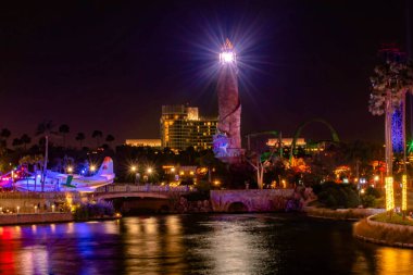 Orlando, Florida. 12 Şubat 2020. Universals Citywalk 'taki Macera Adası' nın panoramik manzarası ve Margaritaville uçağı (50).