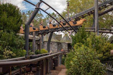 Orlando, Florida. Mart 02, 2019. İnsanlar Universals Adaları 'ndaki Hippogriff Hız treninde eğleniyor (145))