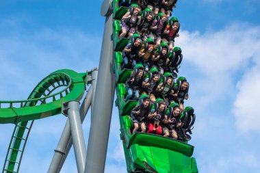 Orlando, Florida. Mart 02, 2019. İnsanlar Evrensel Macera Adaları 'ndaki İnanılmaz Hulk Altlığı' nda eğleniyor (97)).