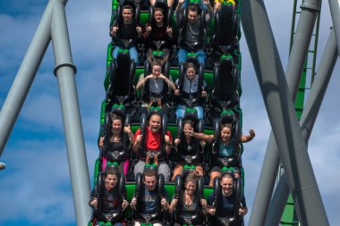 Orlando, Florida. Mart 02, 2019. İnsanlar Evrensel Macera Adaları 'ndaki İnanılmaz Hulk Altlığı' nda eğleniyor (105)