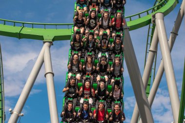 Orlando, Florida. Mart 02, 2019. İnsanlar Evrensel Macera Adaları 'ndaki İnanılmaz Hulk Altlığı' nda eğleniyor (131)