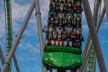 Orlando, Florida. Mart 02, 2019. İnsanlar Evrensel Macera Adaları 'ndaki İnanılmaz Hulk Altlığı' nda eğleniyor (137)