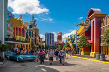 Orlando, Florida. Mart 02, 2019. Evrensel Macera Adaları 'ndaki Marvel Süper Kahraman Adası bölgesinde yürüyen insanlar (86))