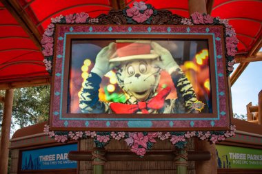 Orlando, Florida. 15 Mart 2019. Evrensel Macera Adaları 'nın giriş gişelerinde ekrandaki kedi (56))