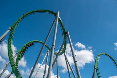 Orlando, Florida. 15 Mart 2019. Insanlar, Universals Adaları 'ndaki Incredible Hulk lunapark treninde harika vakit geçiriyorlar (122)