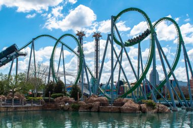 Orlando, Florida. 15 Mart 2019. Insanlar, Universals Adaları 'ndaki Incredible Hulk lunapark treninde harika vakit geçiriyorlar (130)