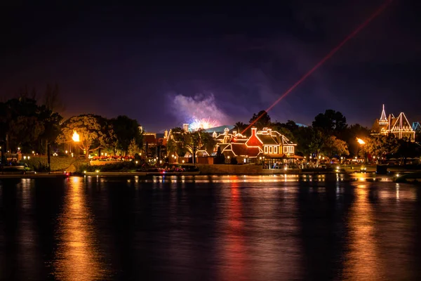 Orlando Florida März 2020 Illuminated Dock Und Feuerwerk Bei Epcot — Stockfoto