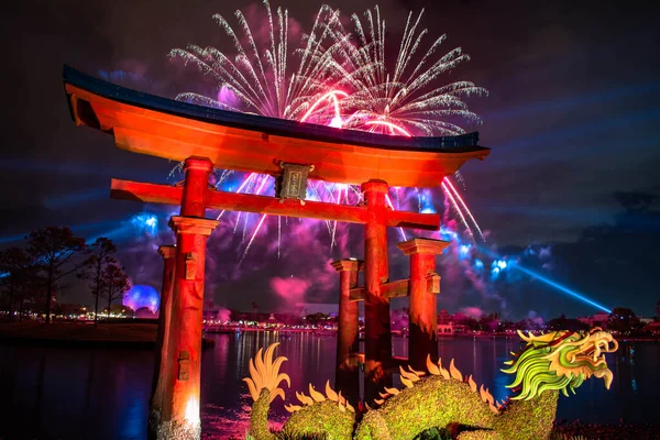 Orlando Florida March 2020 Colorful Fireworks Japanese Arch Dragon Topiarie — Stock Photo, Image