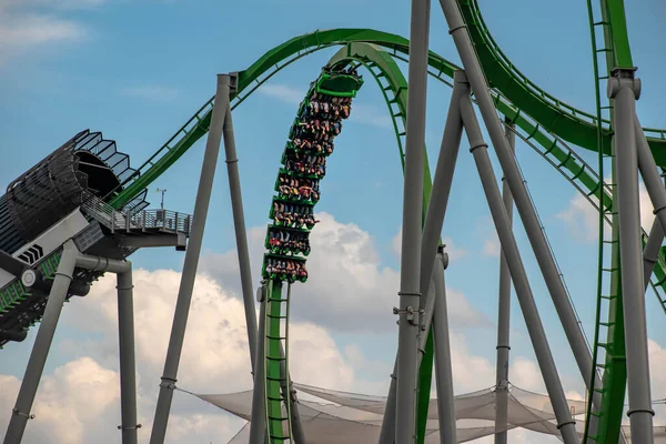 Orlando Florida März 2019 Menschen Genießen Die Unglaubliche Hulk Coaster — Stockfoto